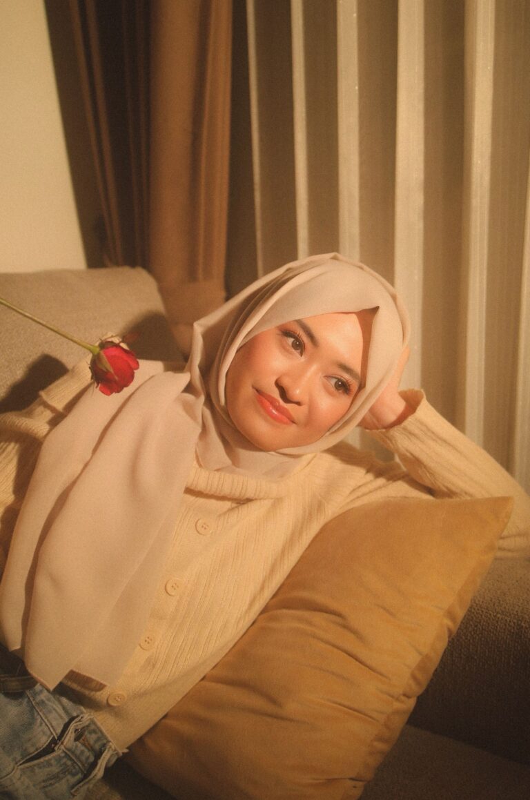 Talitha Alda Hadir dengan Single Debut Saat Malammu Penuh Terang yang Menggugah Hati dan Menggambarkan Realita Cinta