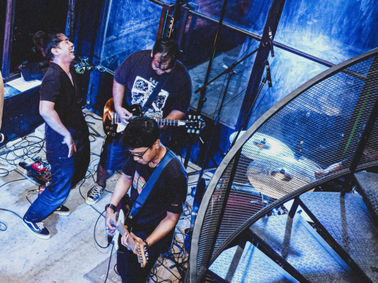 Dengarkan Glasstrick dan Temukan Perjalanan Emosional dalam Single Terbaru Kamuflase Kemilau dari Band Rock Semarang