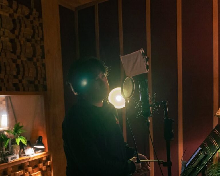RAVI ANDIKA Mempersembahkan Single Terbaru Kembali? yang Menggugah Emosi dan Mengajak Pulang ke Bahasa Ibu
